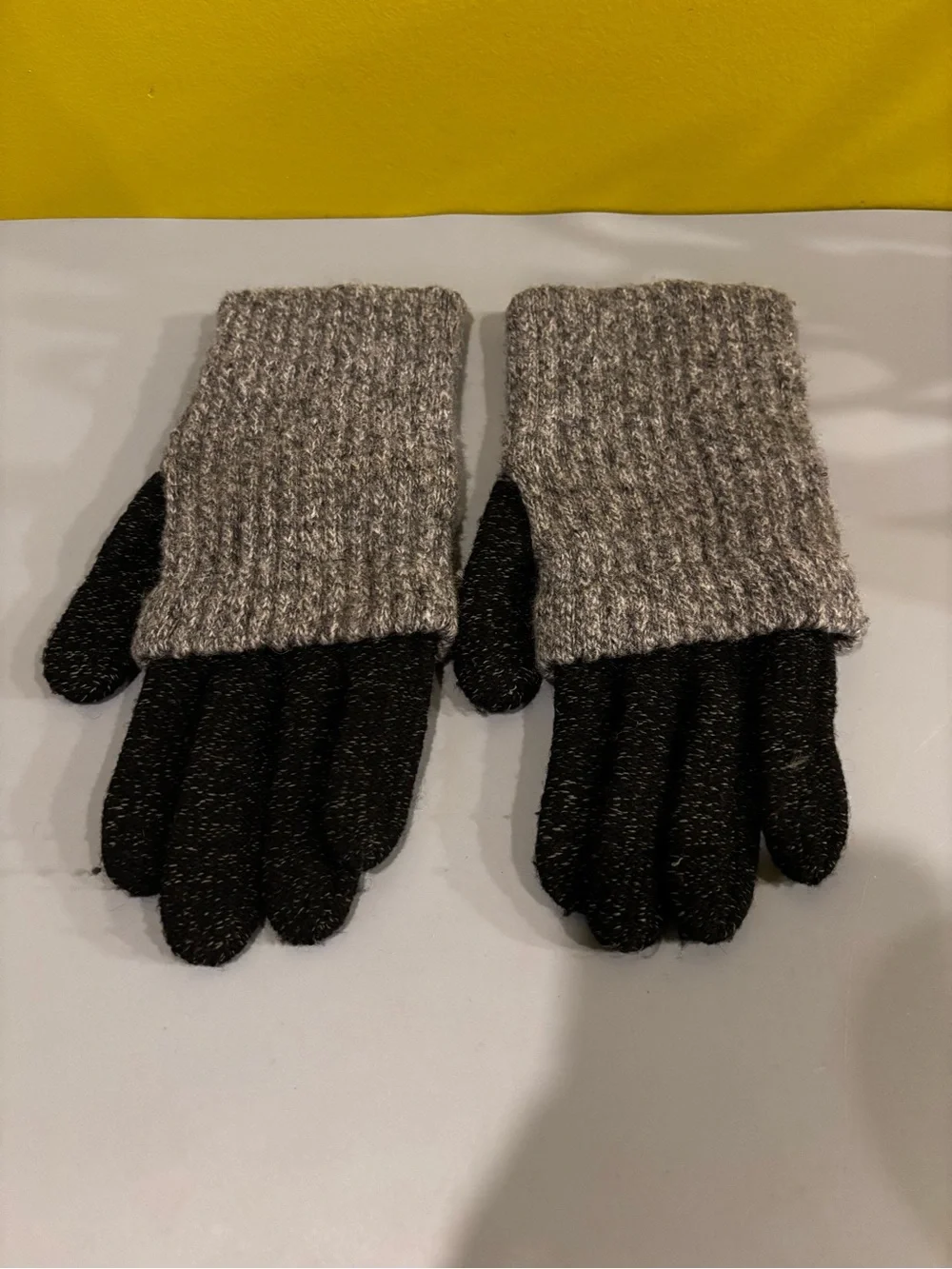 Women’s Two-Tone Knit Convertible Gloves – Gray and Black
